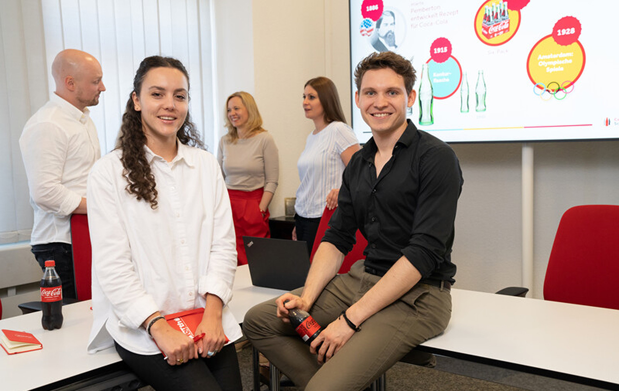 Young woman and young man in front of a presentation